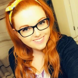 Meet your Posher, Larissa